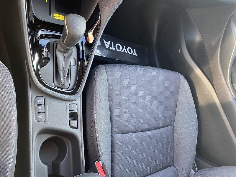 Toyota Yaris 1.5 Hybrid 116 CVT Style - fotka 22 z 24