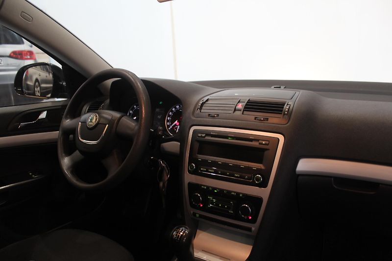 Škoda Octavia (2010) 1.4 TSI 90kW Nez.Topení - fotka 23 z 31