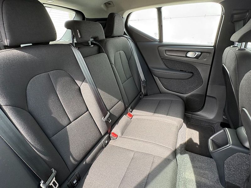 Volvo XC40 Momentum core T2 95kW - fotka 19 z 23