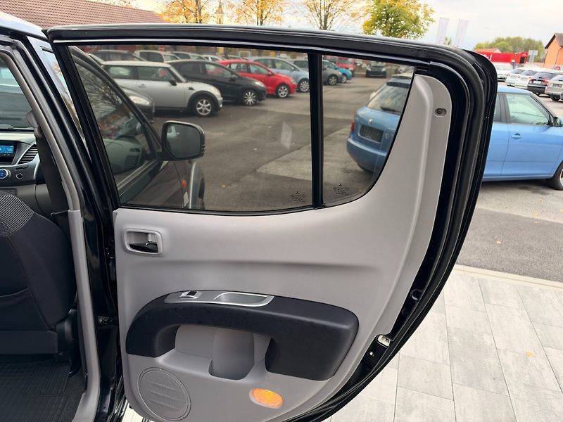 Mitsubishi L200 (2008) 2.5DI-D 100kW 4x4 HARDTOP/AUT - fotka 22 z 29