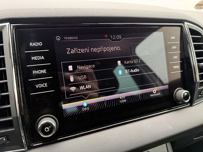 Škoda Karoq 1.0 TSI NAVI TAŽNÉ SERVISKA - fotka 23 z 46