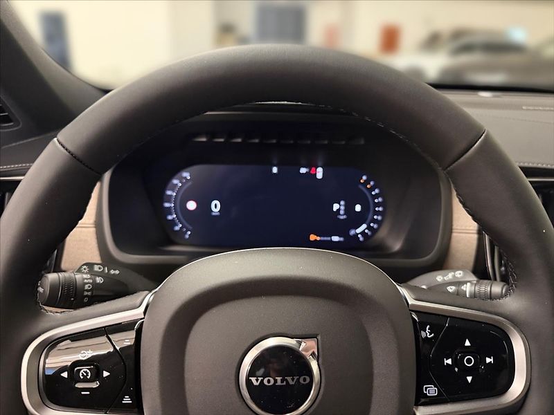Volvo XC90 (2026) 2,0 Plus Dark  6142 - fotka 8 z 15