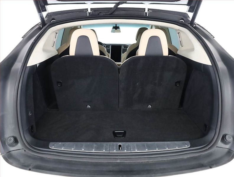 Tesla Model X (2017) P100D, SoH 92% - fotka 22 z 25