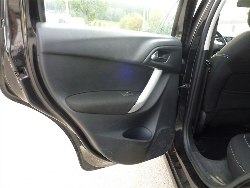 Citroën C3 1,4 i Black Edition - fotka 18 z 48