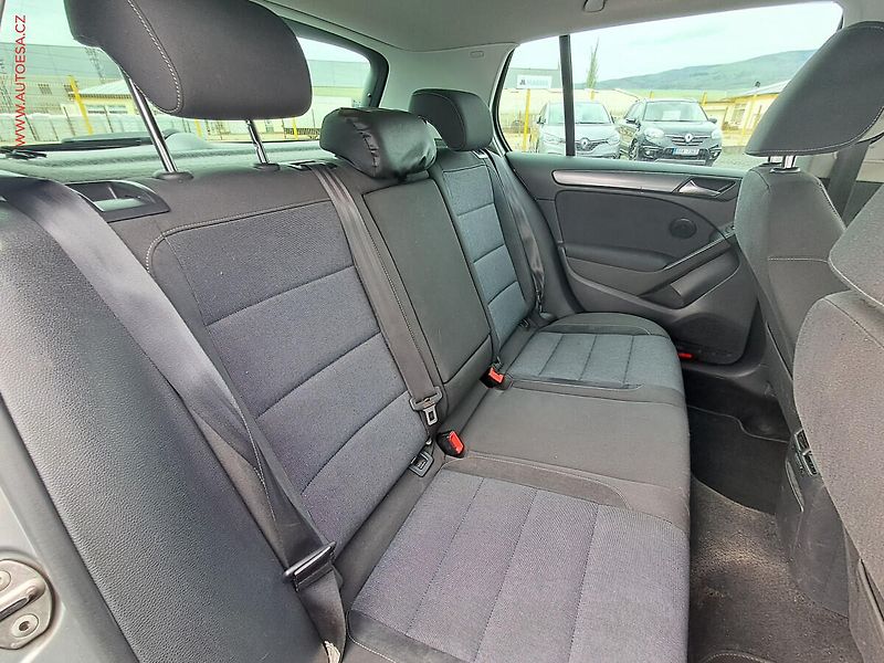 Volkswagen Golf (2011) 1.6TDI, Style - fotka 11 z 21