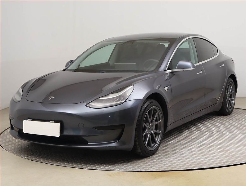 Tesla Model 3 (2020) Std Range Plus 52kWh - fotka 2 z 16