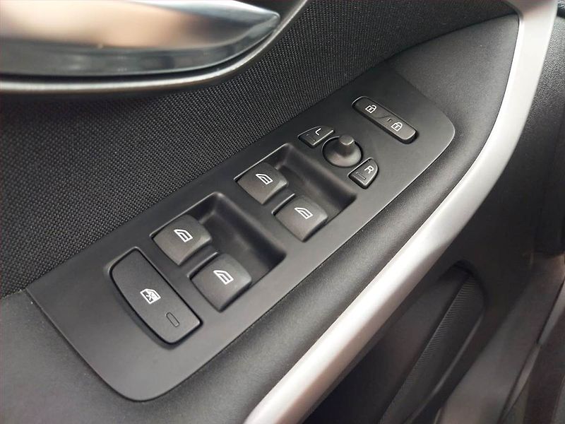 Volvo V40 (2012) 2.0 D4, Serv.kniha - fotka 16 z 19