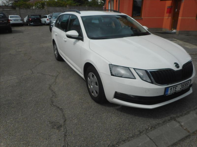 Škoda Octavia 1,6 TDi - fotka 3 z 22