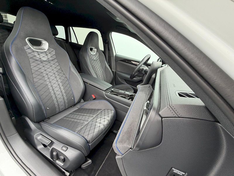 Volkswagen Passat (2024) 2.0 TDI 110 kW R-LINE - fotka 30 z 35