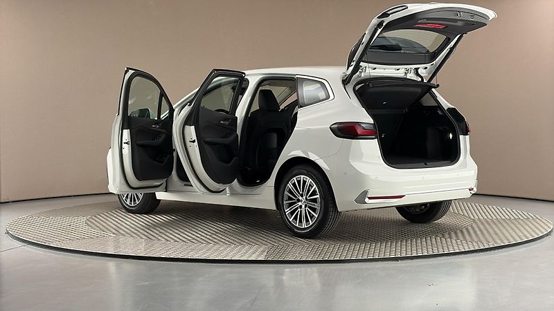 BMW Řada 2 218i AUT Luxury Line - fotka 7 z 27
