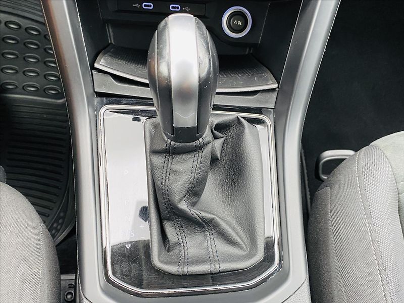 Volkswagen Touran 2,0 TDI DSG 110kW Highline - fotka 19 z 24
