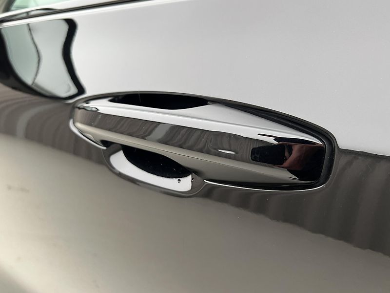 Volvo V60 B4 DARK PLUS AUT - fotka 16 z 45