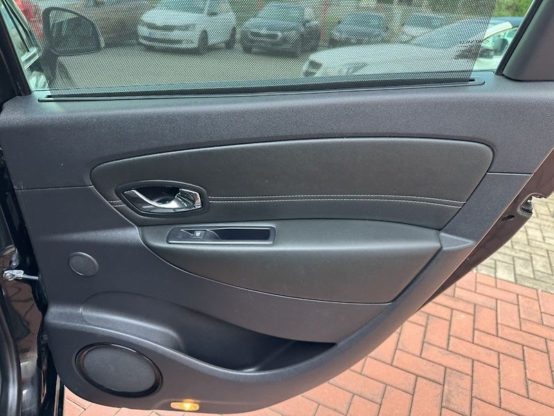 Renault Scénic (2014) 1.5dCi  Navi Digi Klima Bose - fotka 19 z 50