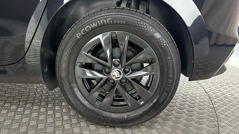 Škoda Fabia 1.0 TSI Style - fotka 19 z 22