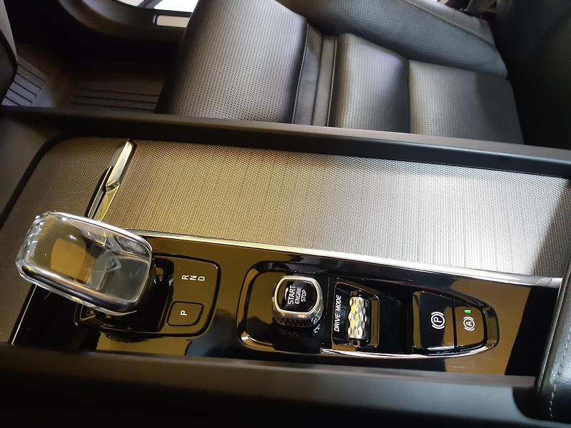 Volvo XC60 2.0d B4 AWD 145KW INSCRIPTION - fotka 16 z 28