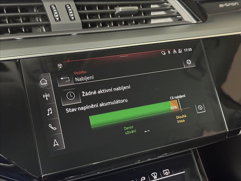 Audi e-tron 300kW S-Line Night Vision - fotka 33 z 48