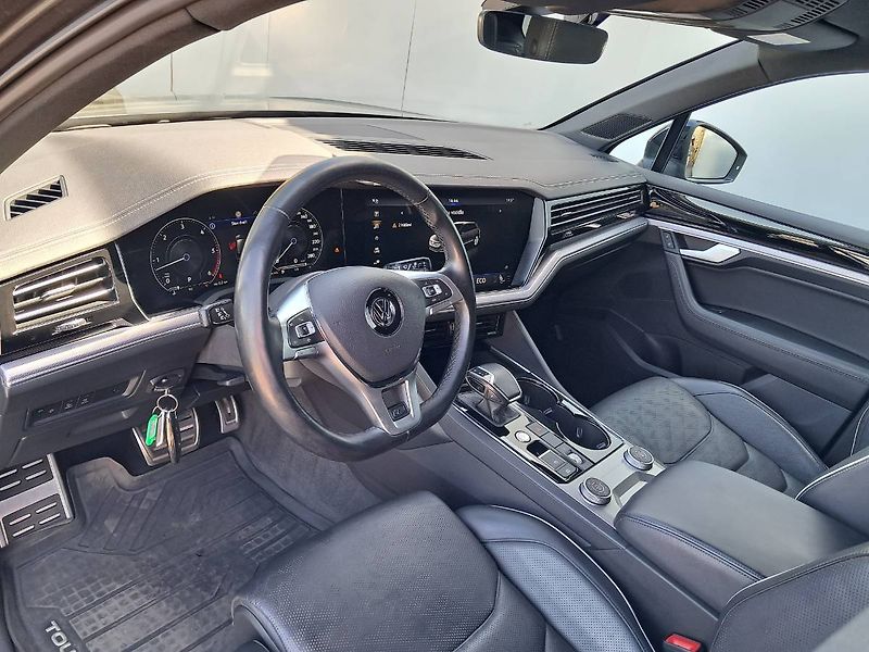 Volkswagen Touareg (2018) VW R-Line V6 3.0 TDI / 210 kW - fotka 19 z 29