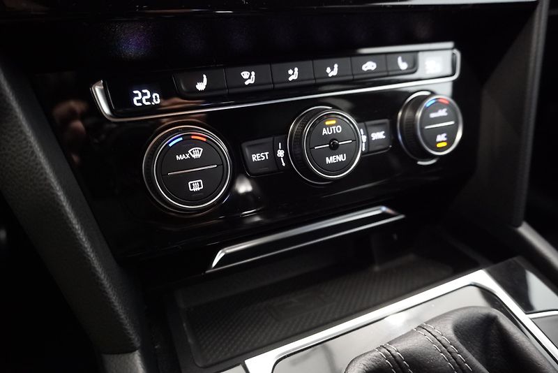 Volkswagen Arteon (2017) 2.0 TDI 140kW R-LINE  DSG 7 - fotka 23 z 38