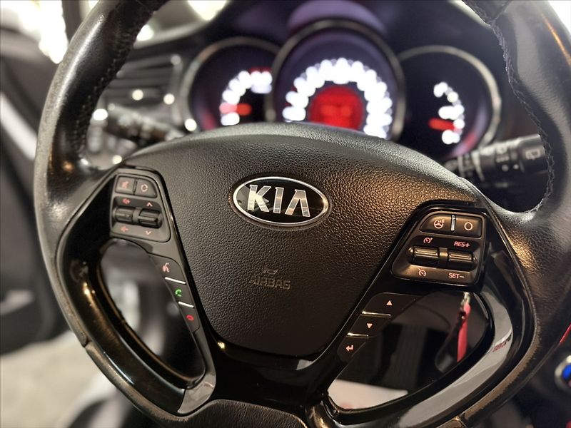 Kia Ceed 1,6   CRDI 94KW NAVI KAMERA ČR - fotka 11 z 44