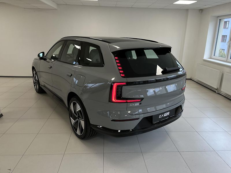 Volvo EX90 (2025) - fotka 2 z 33