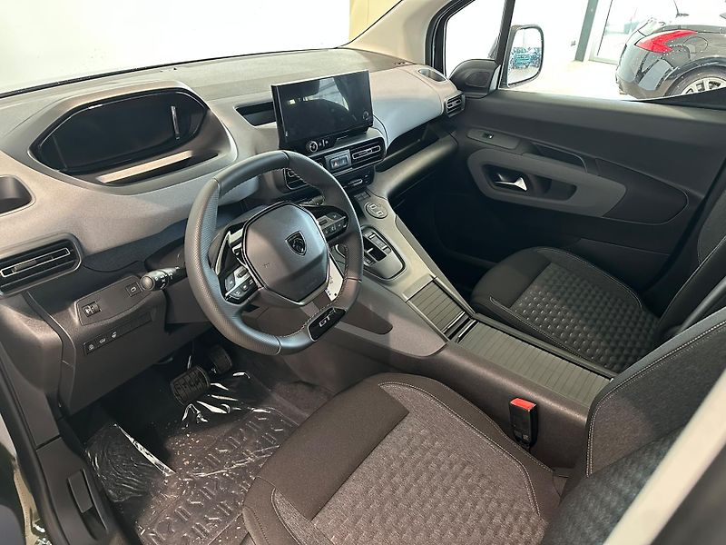 Peugeot Rifter (2026) GT BlueHDi 130 EAT8 - fotka 7 z 23