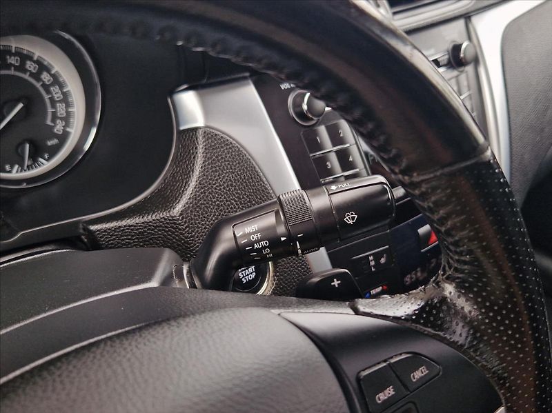Suzuki Kizashi 2,4 i 4x4 XENON AC ŠÍBR VÝHŘEV - fotka 25 z 37