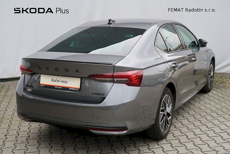 Škoda Octavia (2025) SportLine 2,0 TSI 110 kW DSG M - fotka 2 z 28