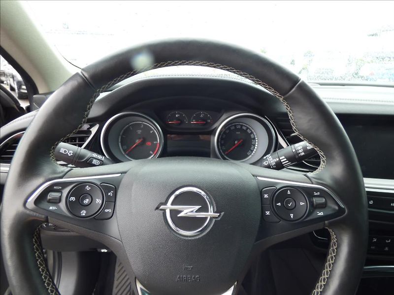 Opel Insignia 2,0 CDTi  Business Edition - fotka 13 z 39