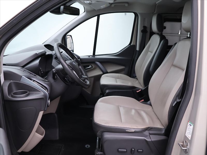Ford Tourneo Custom 2,0 TDCI 125kW Titanium CZ DPH - fotka 10 z 32