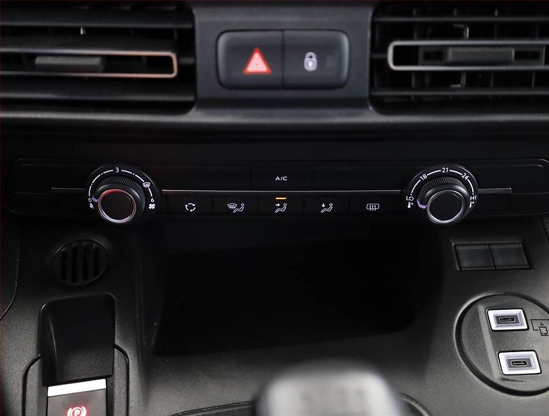 Opel Combo (2025) 1.2 Turbo, 5Míst, ČR, 1Maj - fotka 13 z 19