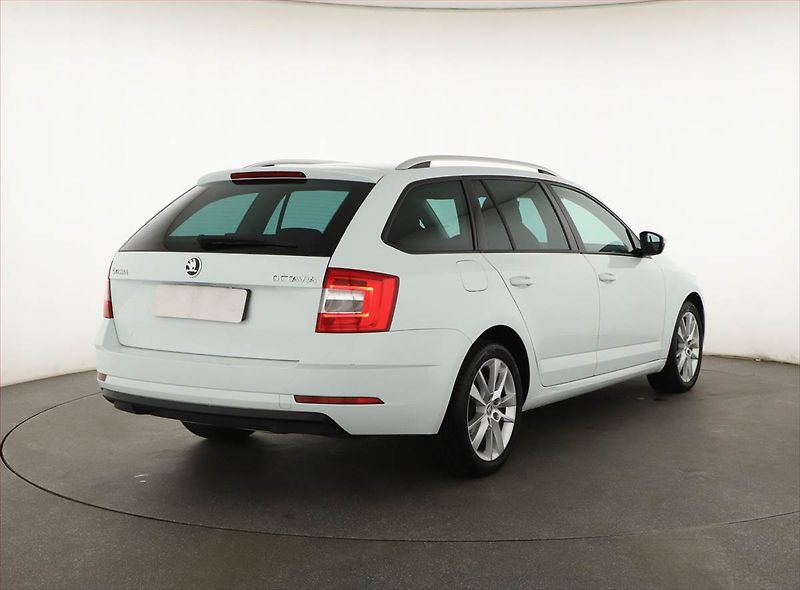 Škoda Octavia (2019) 1.6 TDI, Automat, Tempomat - fotka 5 z 19