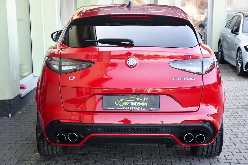 Alfa Romeo Stelvio 2.9V6 Bi-T.382 kW QUADRIFOGLIO - fotka 10 z 45