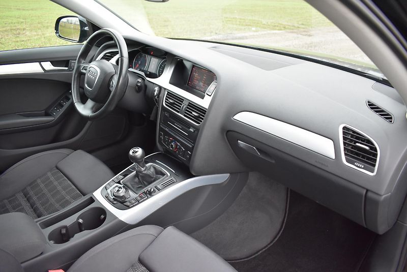 Audi A4 2,0 TDI S-LINE,NAVI,SERVISKA - fotka 14 z 18