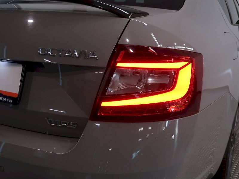 Škoda Octavia (2019) RS 2.0TSI 180KW DSG NAVI - fotka 11 z 39