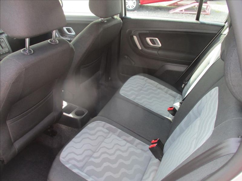 Škoda Fabia 1,4 i 16v, aut. klimatizace, - fotka 14 z 31