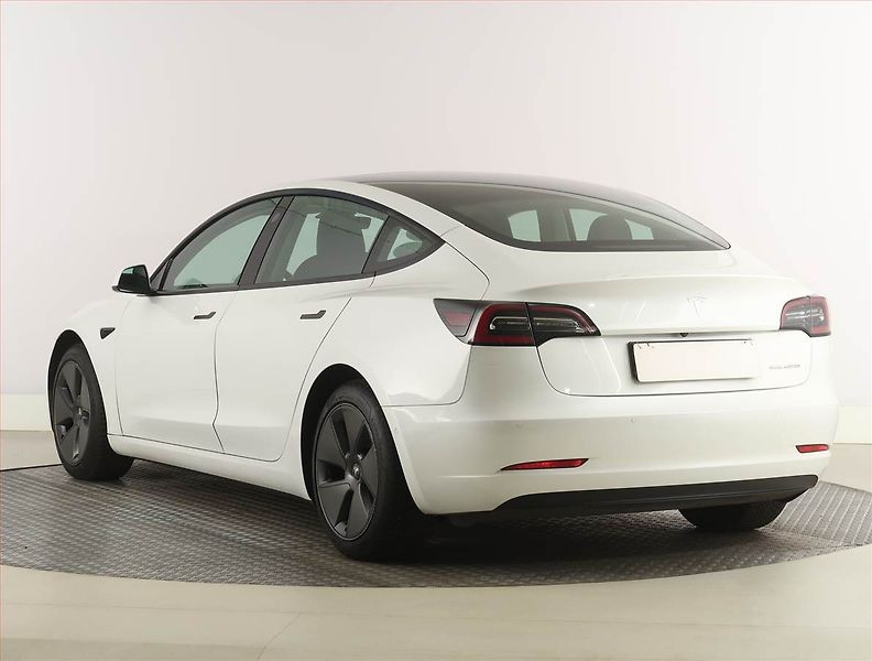 Tesla Model 3 (2021) Long Range 4WD 79kWh, SoH 81% - fotka 4 z 33