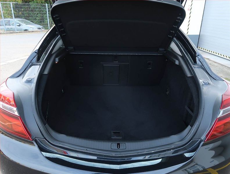 Opel Insignia (2017) 2.0 CDTI, 4X4, Automat - fotka 14 z 23
