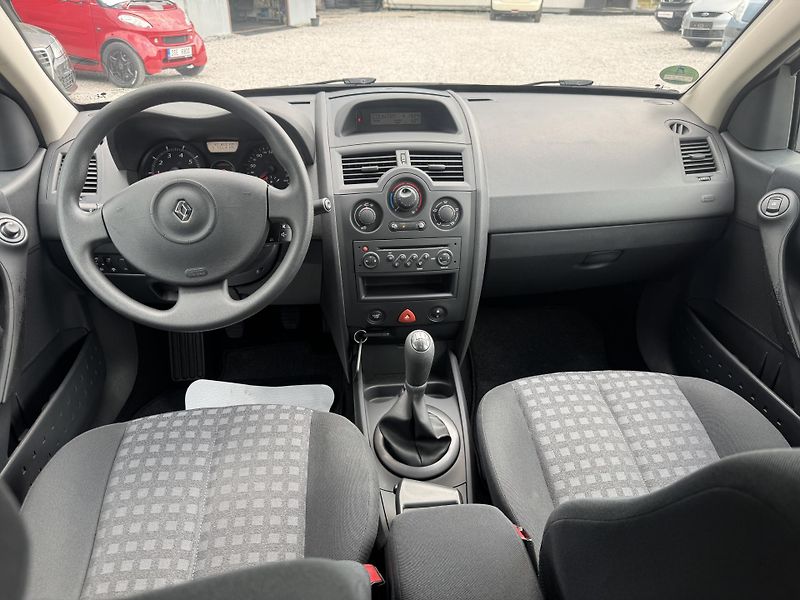 Renault Mégane (2009) 1.6-16V,rezervace  - fotka 19 z 40