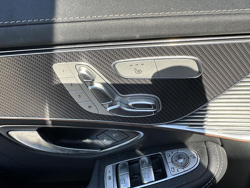 Mercedes-Benz EQC (2020) 400 4Matic 85 kWh - fotka 11 z 14