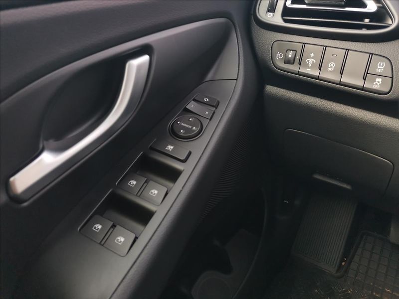 Hyundai i30 1,0 T-GDI Smart - fotka 11 z 17