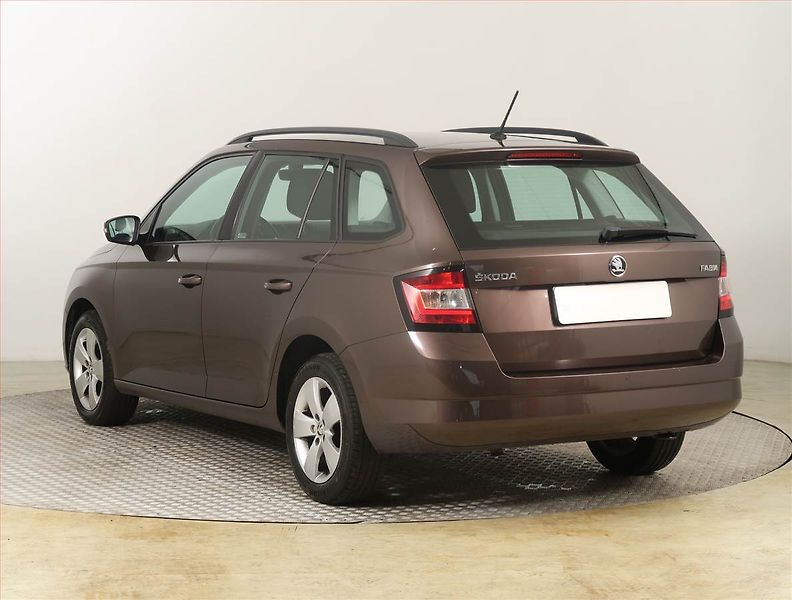 Škoda Fabia (2015) Style 1.2 TSI, ČR,1.maj - fotka 4 z 19