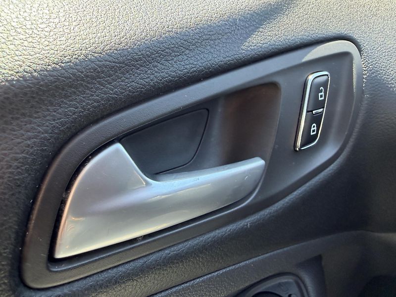 Ford Kuga 1.6 EB TITANIUM ROZVODY TAŽNÉ - fotka 13 z 39