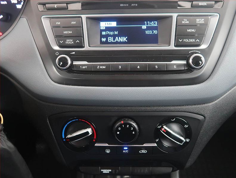 Hyundai i20 (2016) 1.2 - fotka 12 z 14