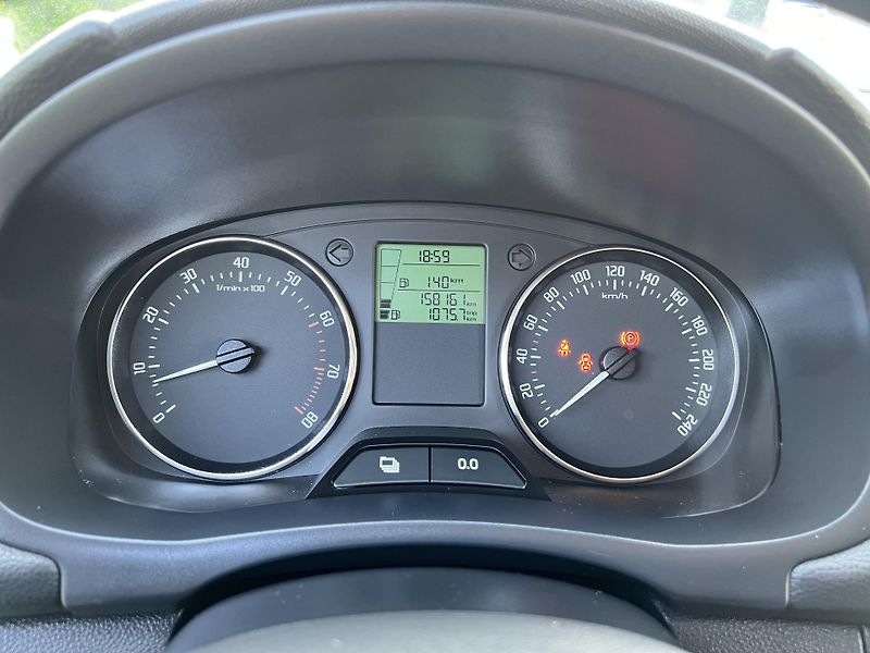 Škoda Fabia 1.2TSI 63KW,DIGIKLIMA,ALU,ESP - fotka 34 z 42