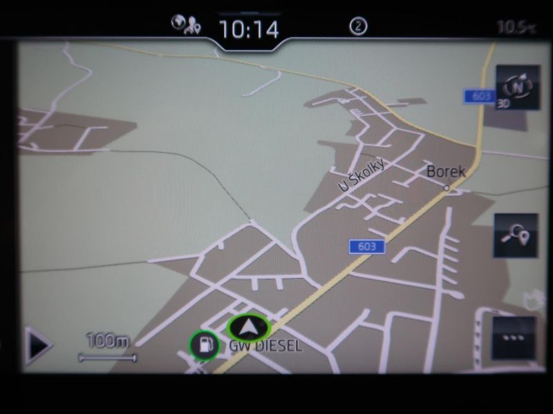 Škoda Karoq 2,0 TDI DSG Tour 1.majitel - fotka 26 z 42