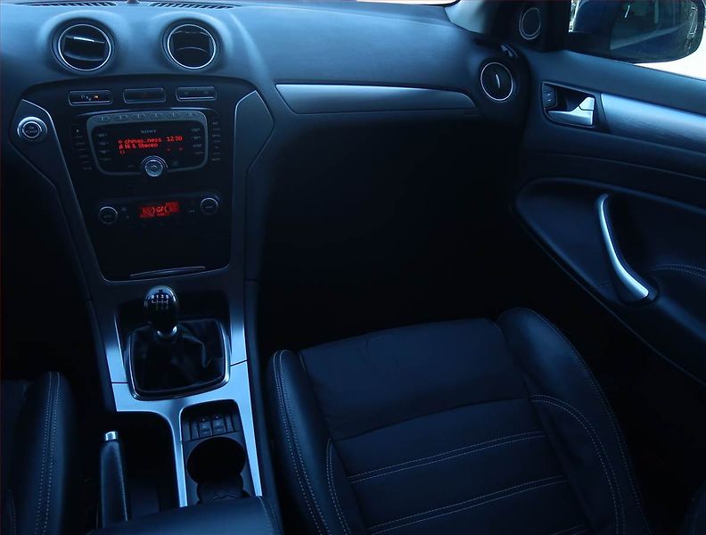 Ford Mondeo (2010) Titanium 2.0 TDCi, Tažné - fotka 8 z 18