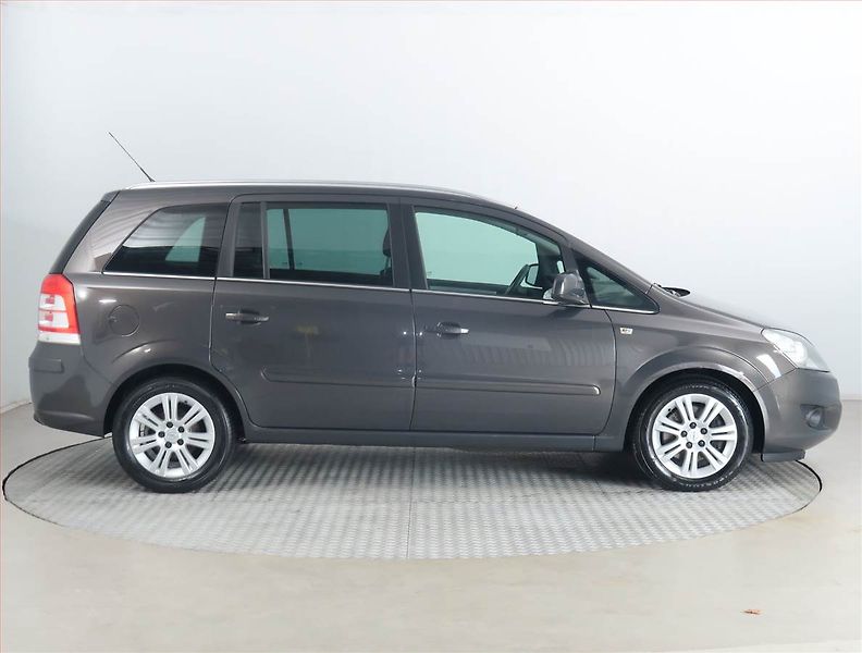 Opel Zafira (2013) 1.7 CDTI, 7 míst, Xenony - fotka 6 z 18