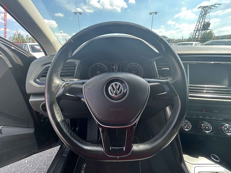 Volkswagen T-Roc (2019) 1.0TSi, ČR, AC, tažné - fotka 12 z 17