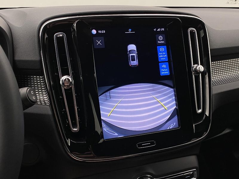 Volvo XC40 PURE ELECTRIC RECHARGE PLUS - fotka 50 z 51