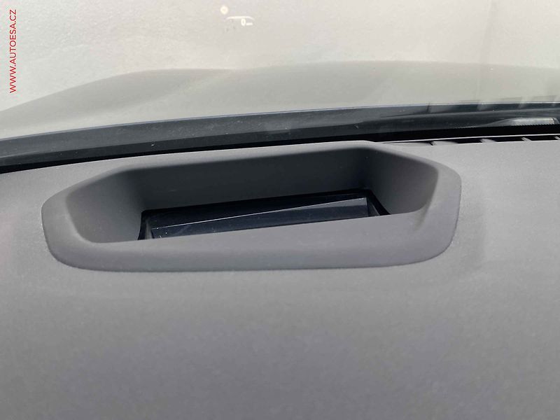 BMW Řada 5 (2018) 2.0 530i xDrive, LuxuryLine - fotka 20 z 21